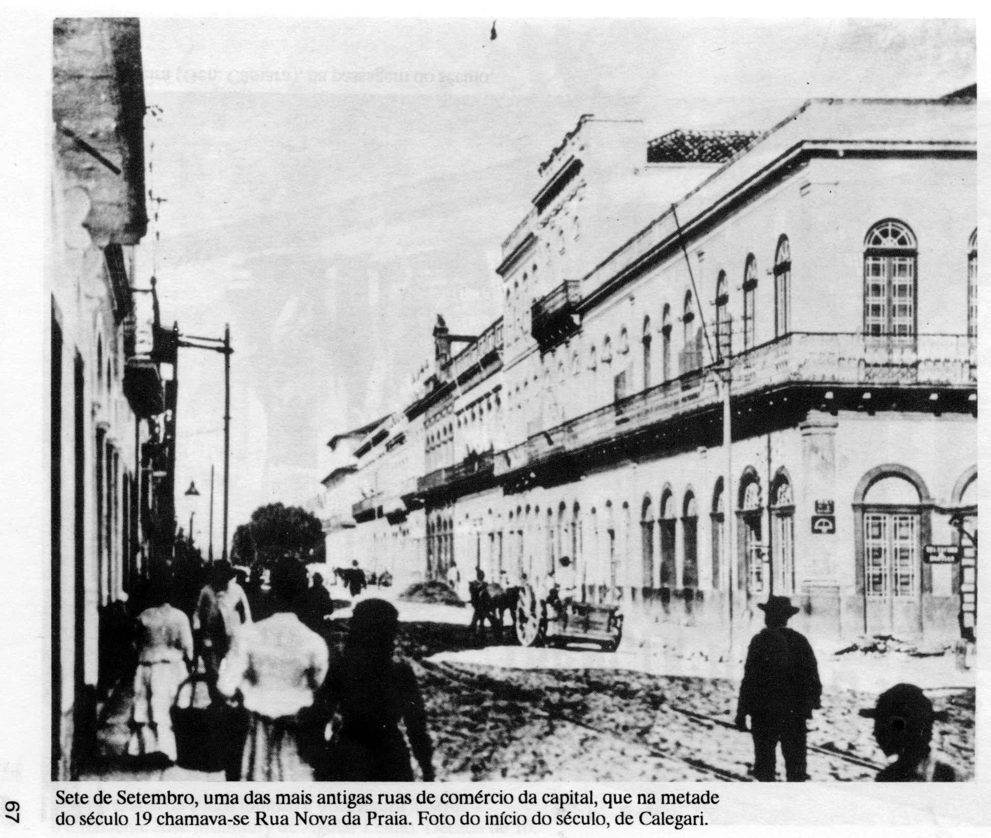 Rua Sete de Setembro na virada do século XIX para o século XX. Fotografia de Virgílio Calegari (PESAVENTO, 1992, p. 67)